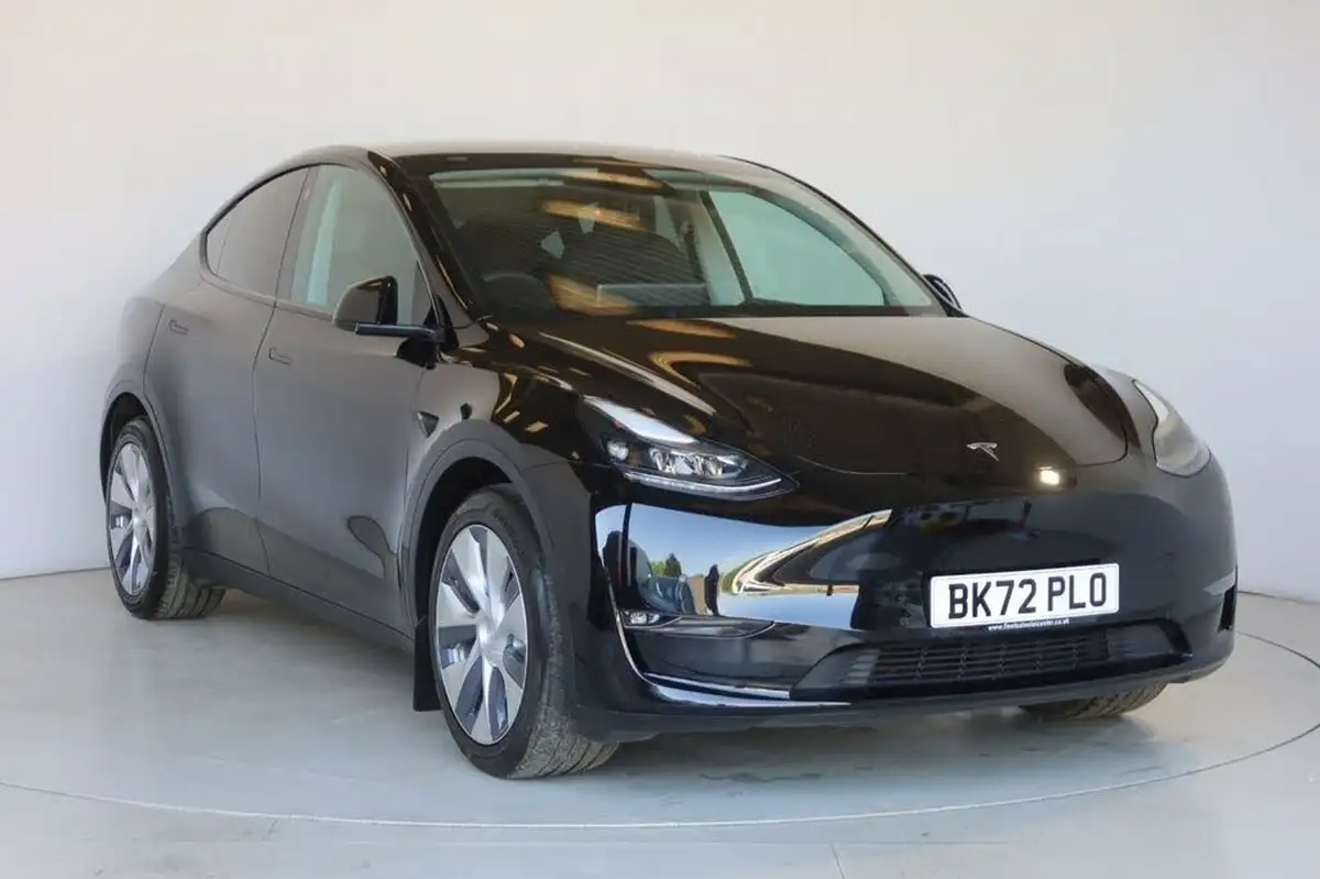 2022-tesla-model-y-e-long-range-big-9