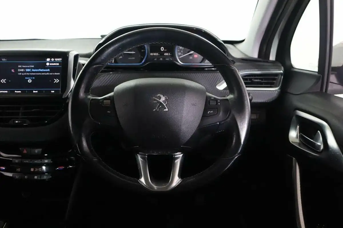 2018-peugeot-2008-suv-12-puretech-allure-premium-big-26