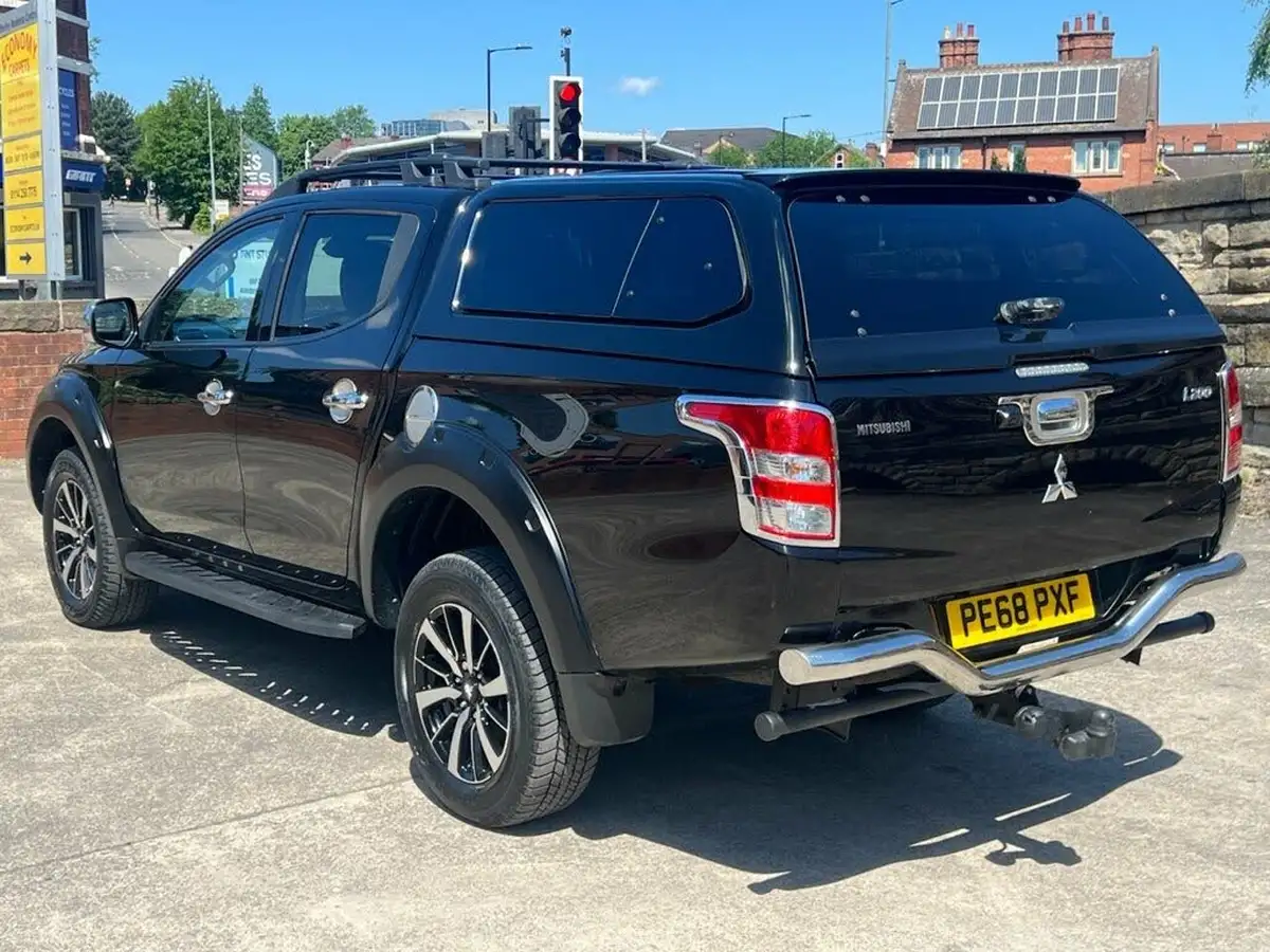 2018-mitsubishi-l200-24di-d-barbarian-eu6-big-3