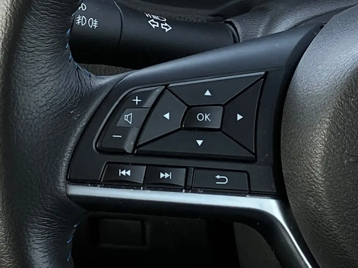 2024-nissan-leaf-e-tekna-39kwh-big-18