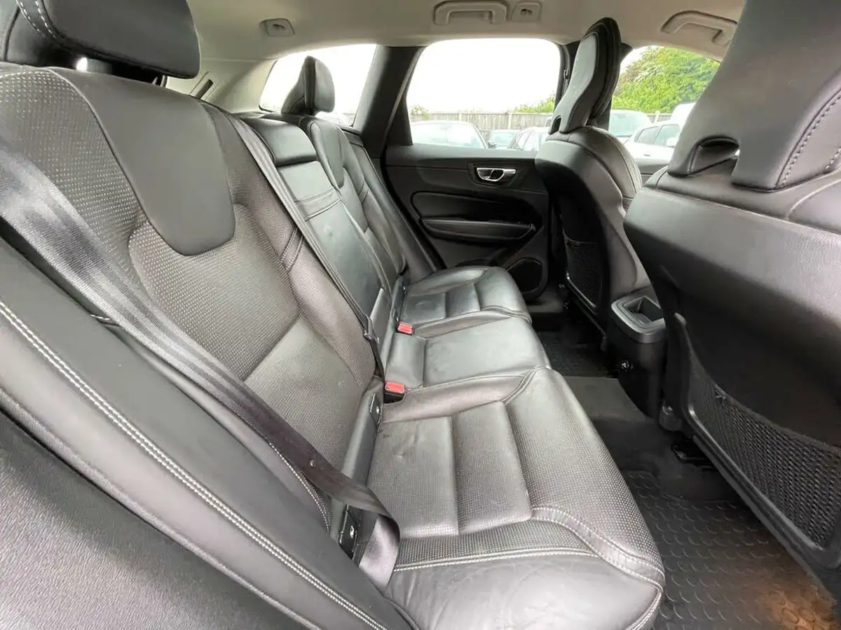 2018-volvo-xc60-20td-d4-inscription-4x4-geartronic-big-21