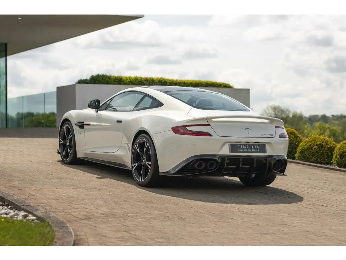 2018-aston-martin-vanquish-big-13