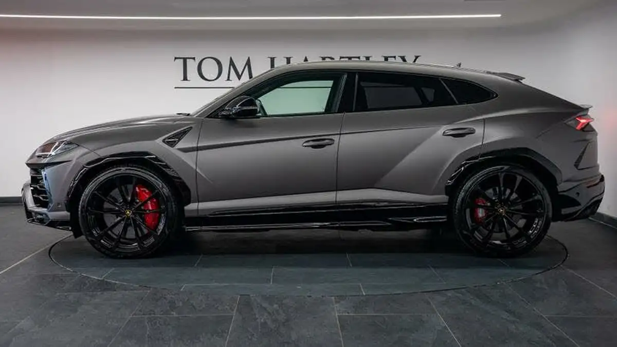 2021-lamborghini-urus-40-no-trim-big-3