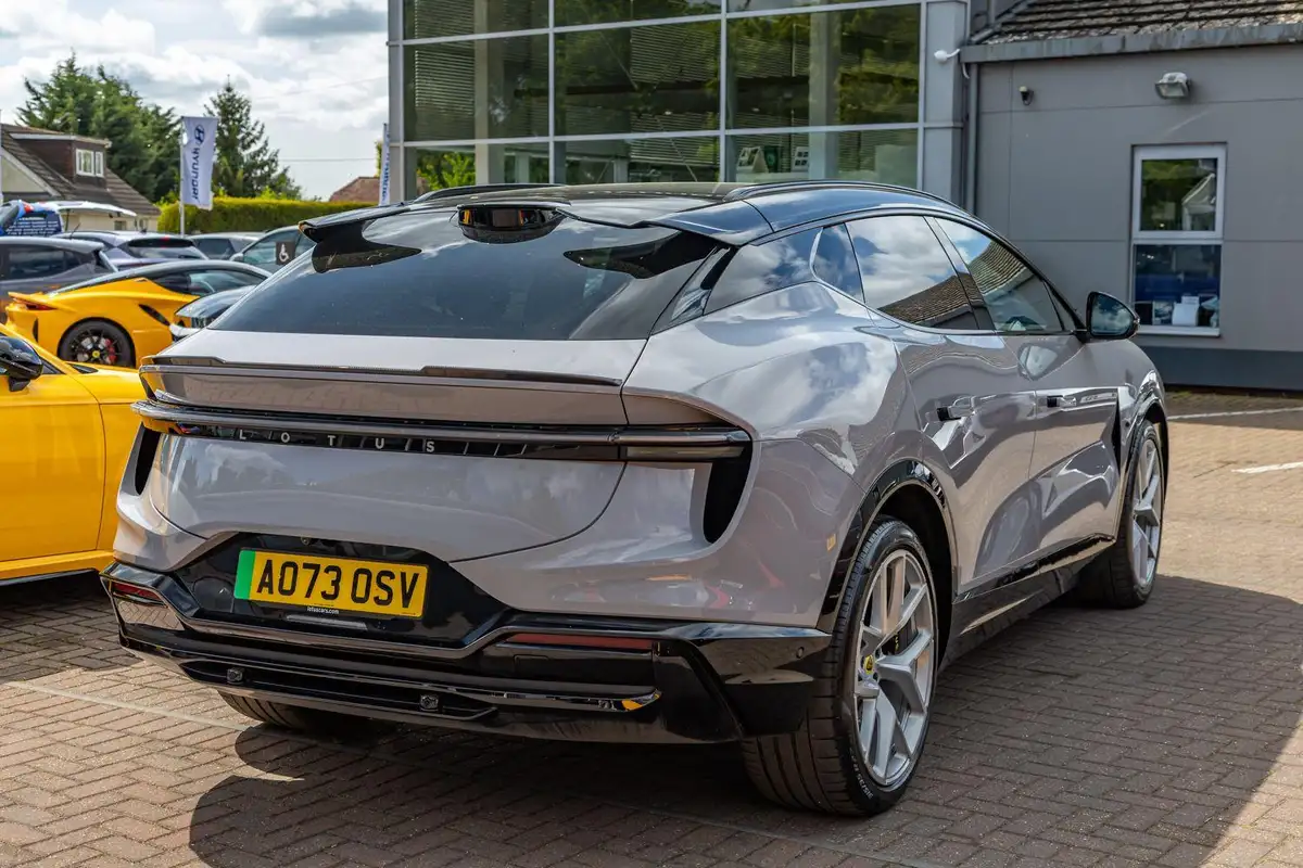 2023-lotus-eletre-e-big-4