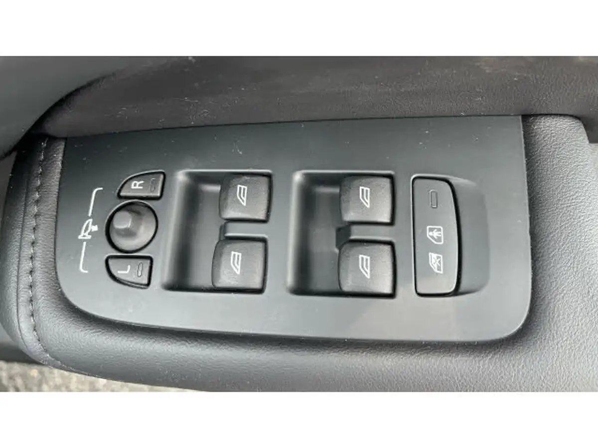 2024-volvo-xc60-20-b5-plus-big-36