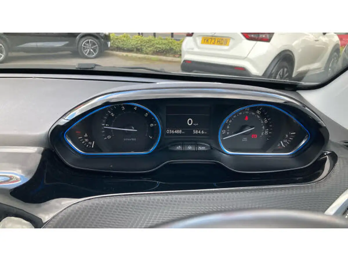 2015-peugeot-2008-crossover-12-puretech-allure-82bhp-big-17