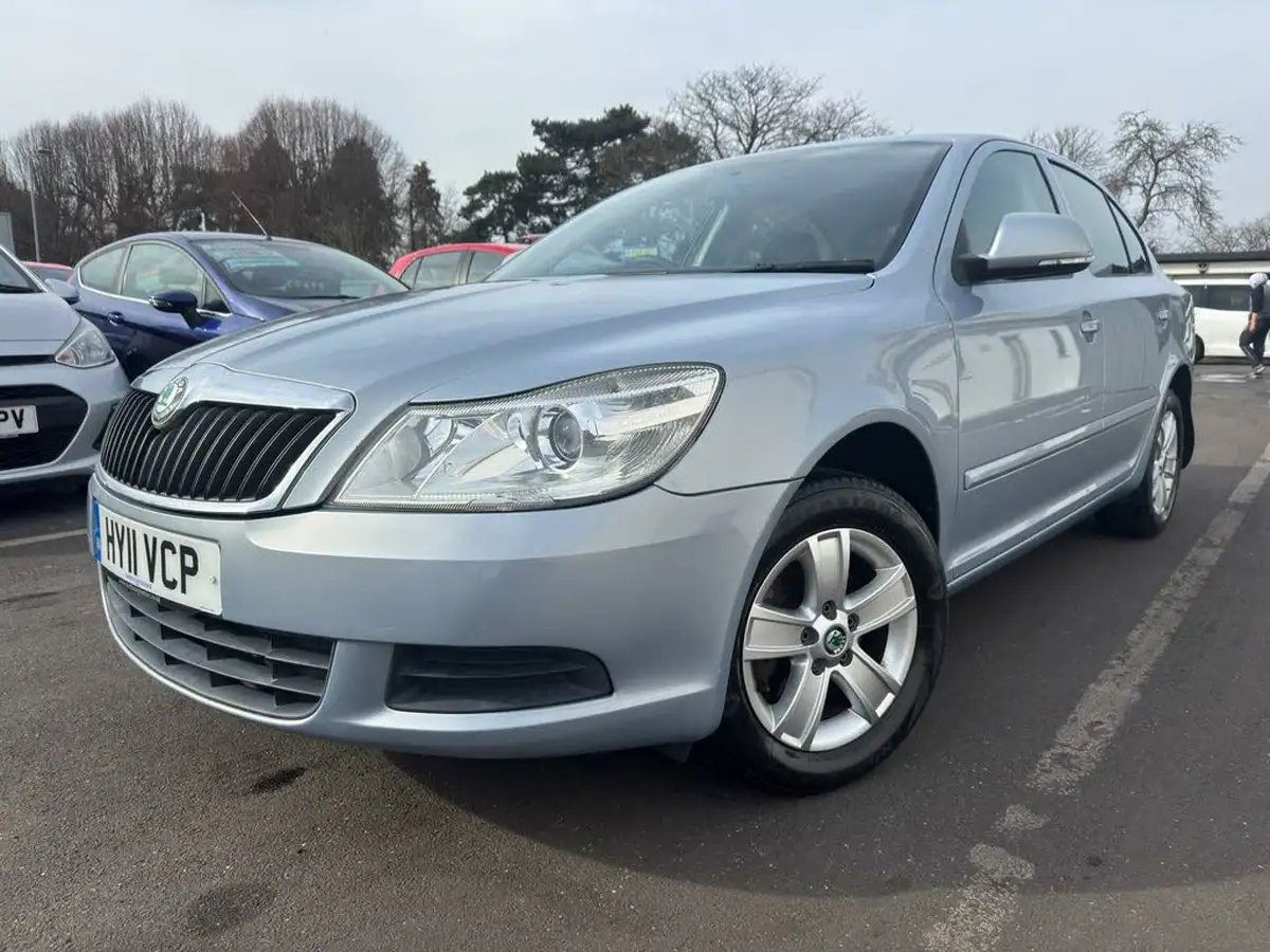 2011-skoda-octavia-16-se-hatchback-big-3