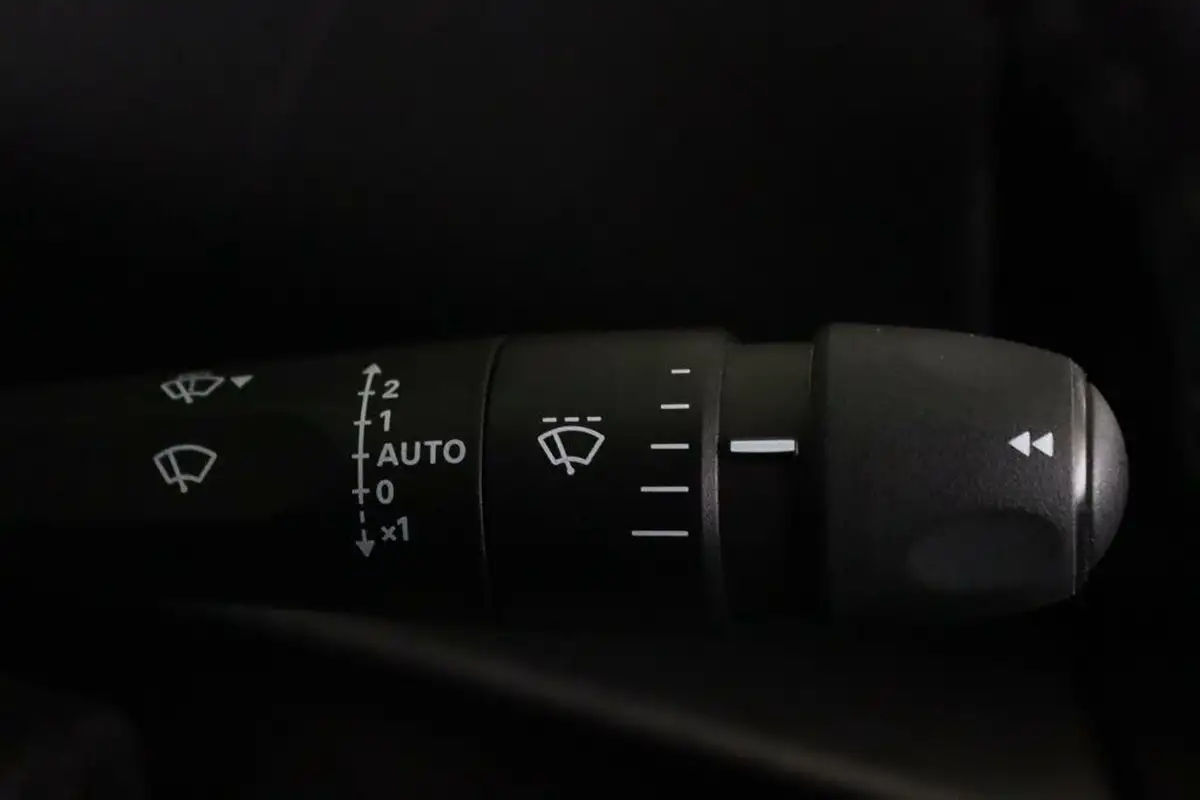2023-citroen-c4-12-puretech-sense-big-19