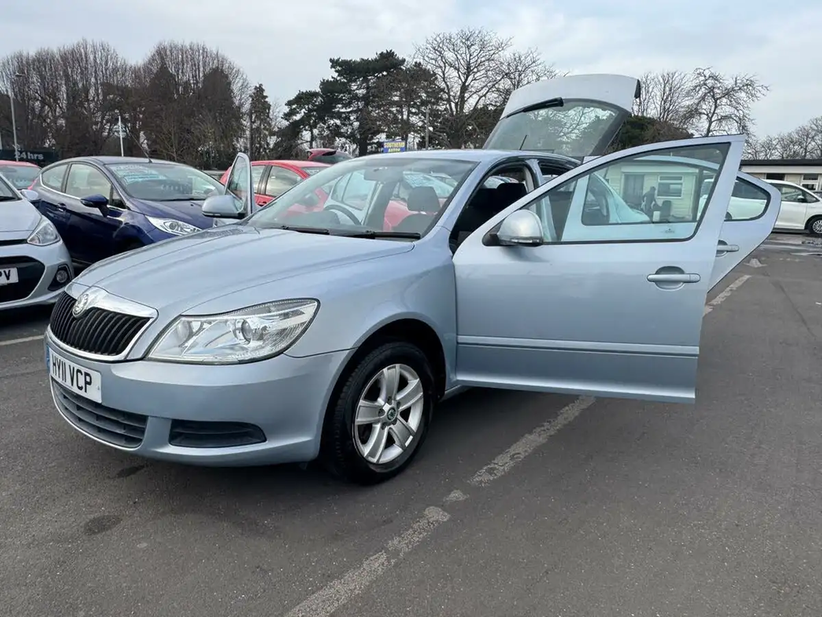 2011-skoda-octavia-16-se-hatchback-big-55