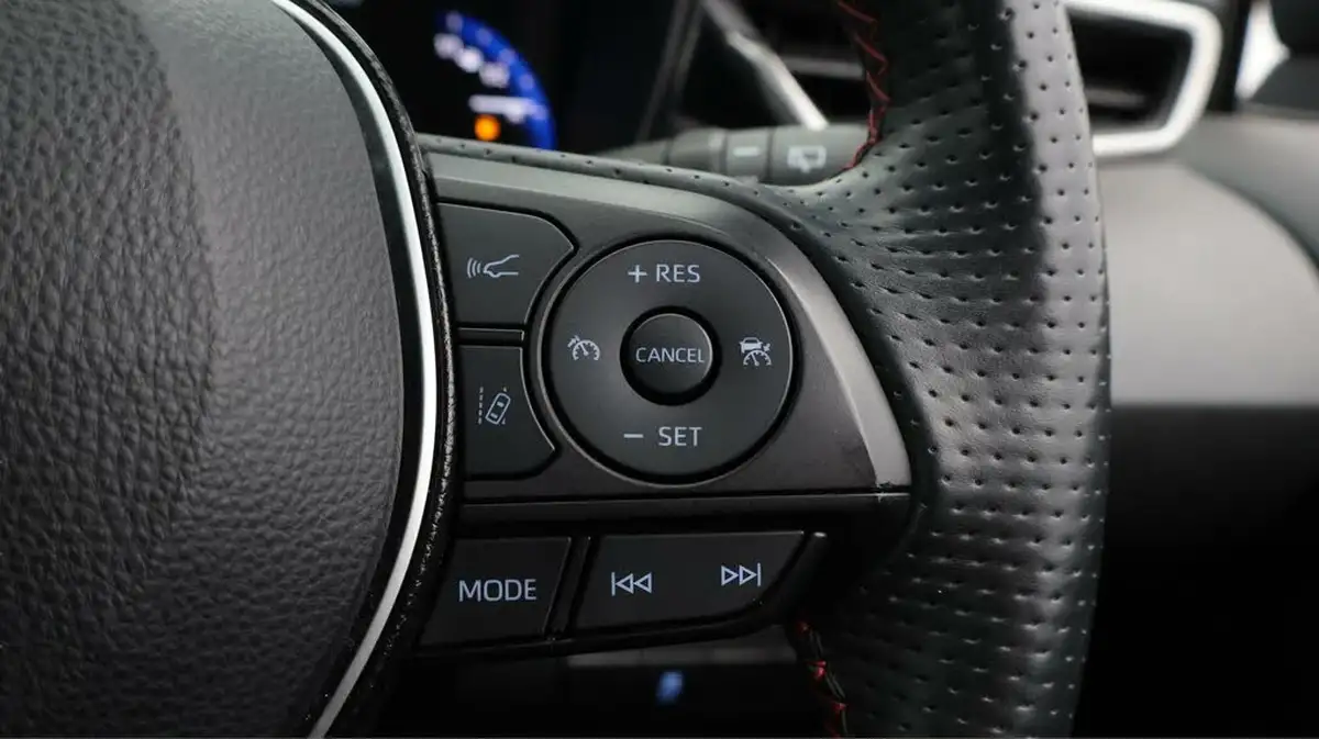 2021-toyota-corolla-18-vvt-i-gr-sport-trk-hatchback-big-25