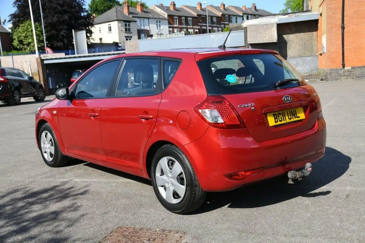 2011-kia-ceed-16td-1-89bhp-big-4