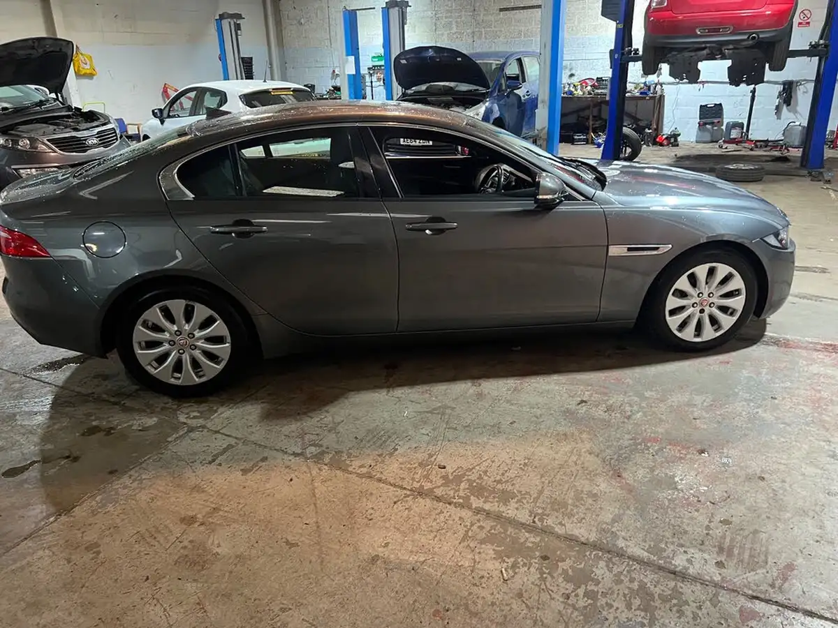 2015-jaguar-xe-20td-se-163ps-big-5