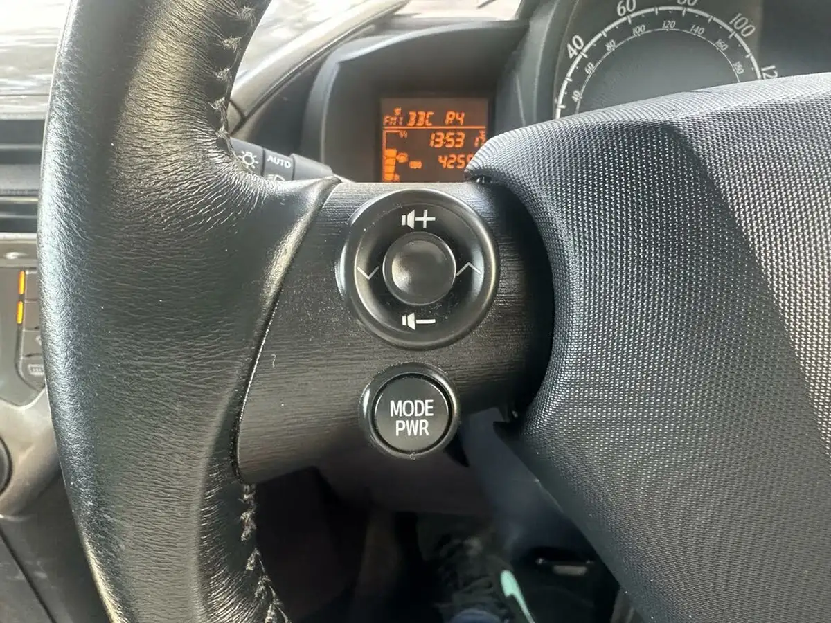 2010-toyota-iq-10-2-big-33