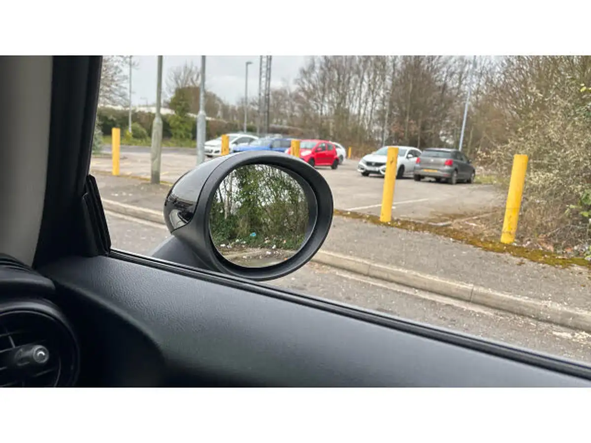 2019-mini-cooper-15-cooper-classic-hatchback-3d-big-25