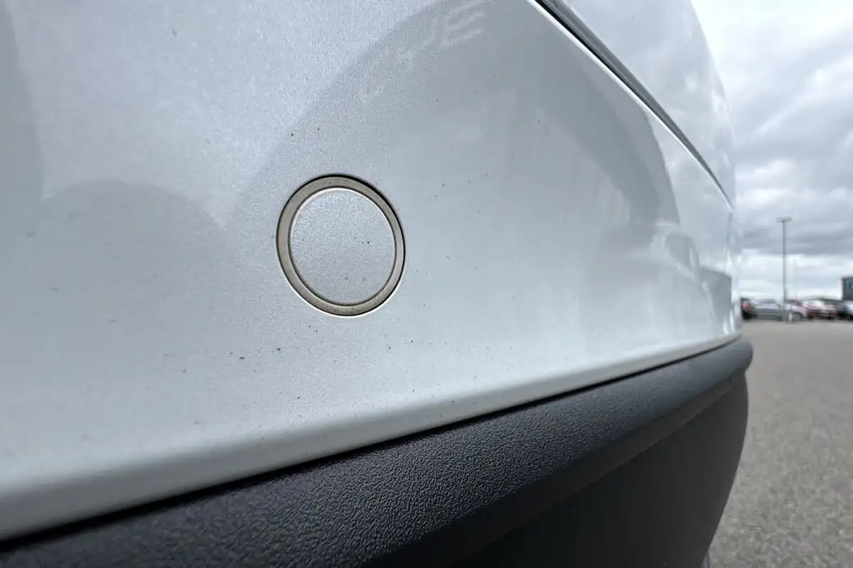 2022-tesla-model-y-e-long-range-big-35