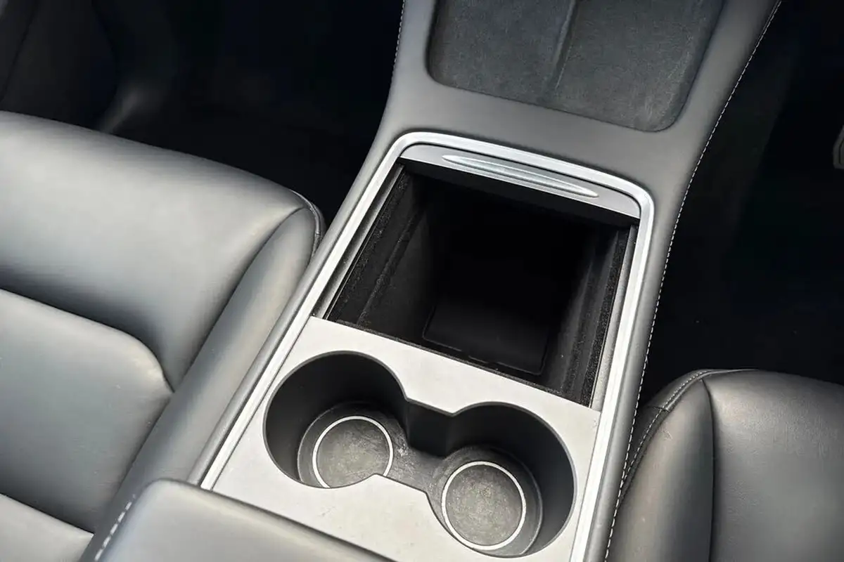 2022-tesla-model-y-e-long-range-big-22