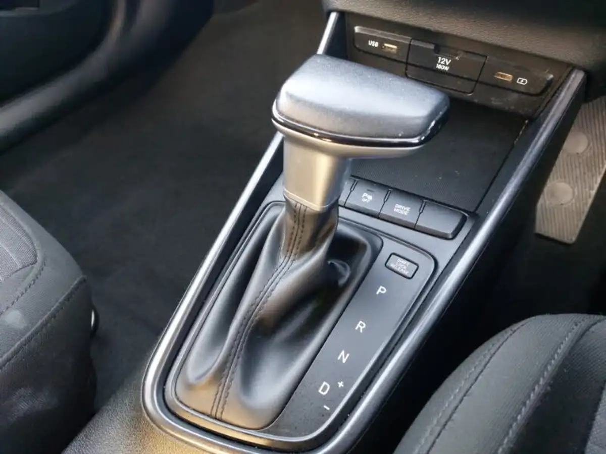 2022-hyundai-i20-10-t-gdi-se-connect-dct-big-17