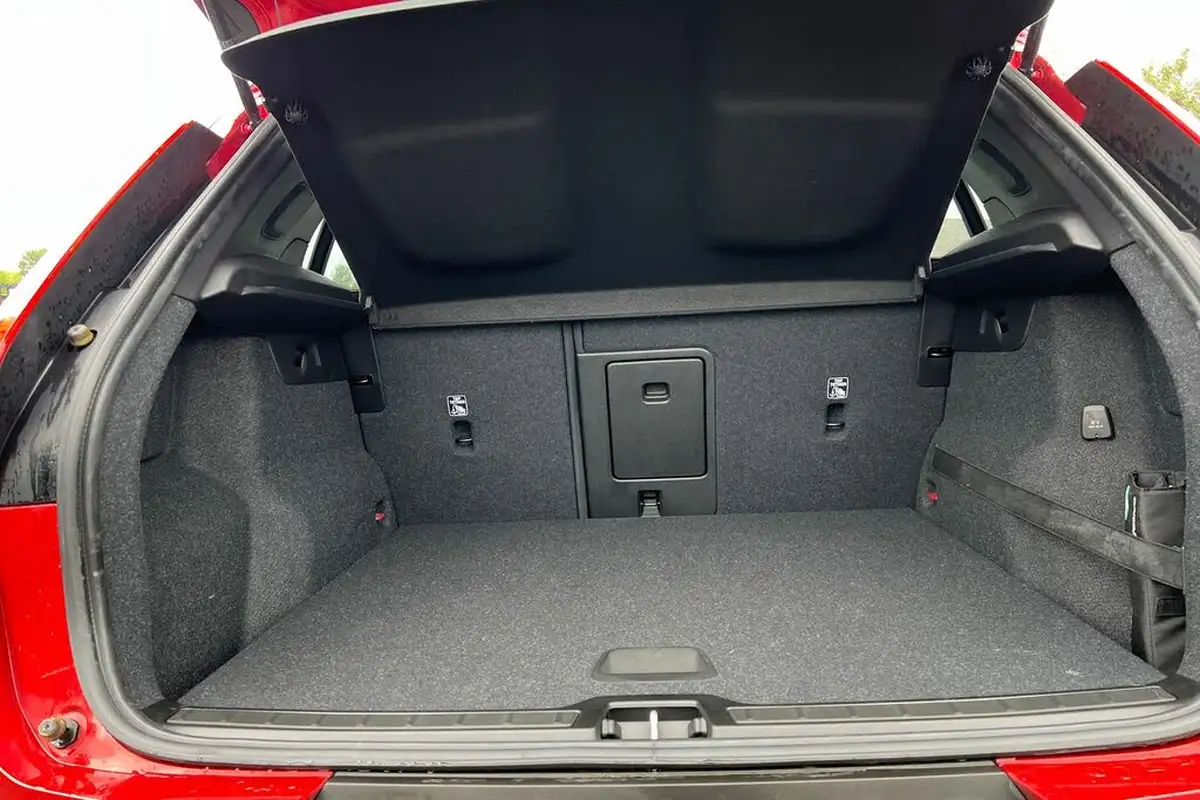 2020-volvo-xc40-20-t4-momentum-pro-awd-big-7