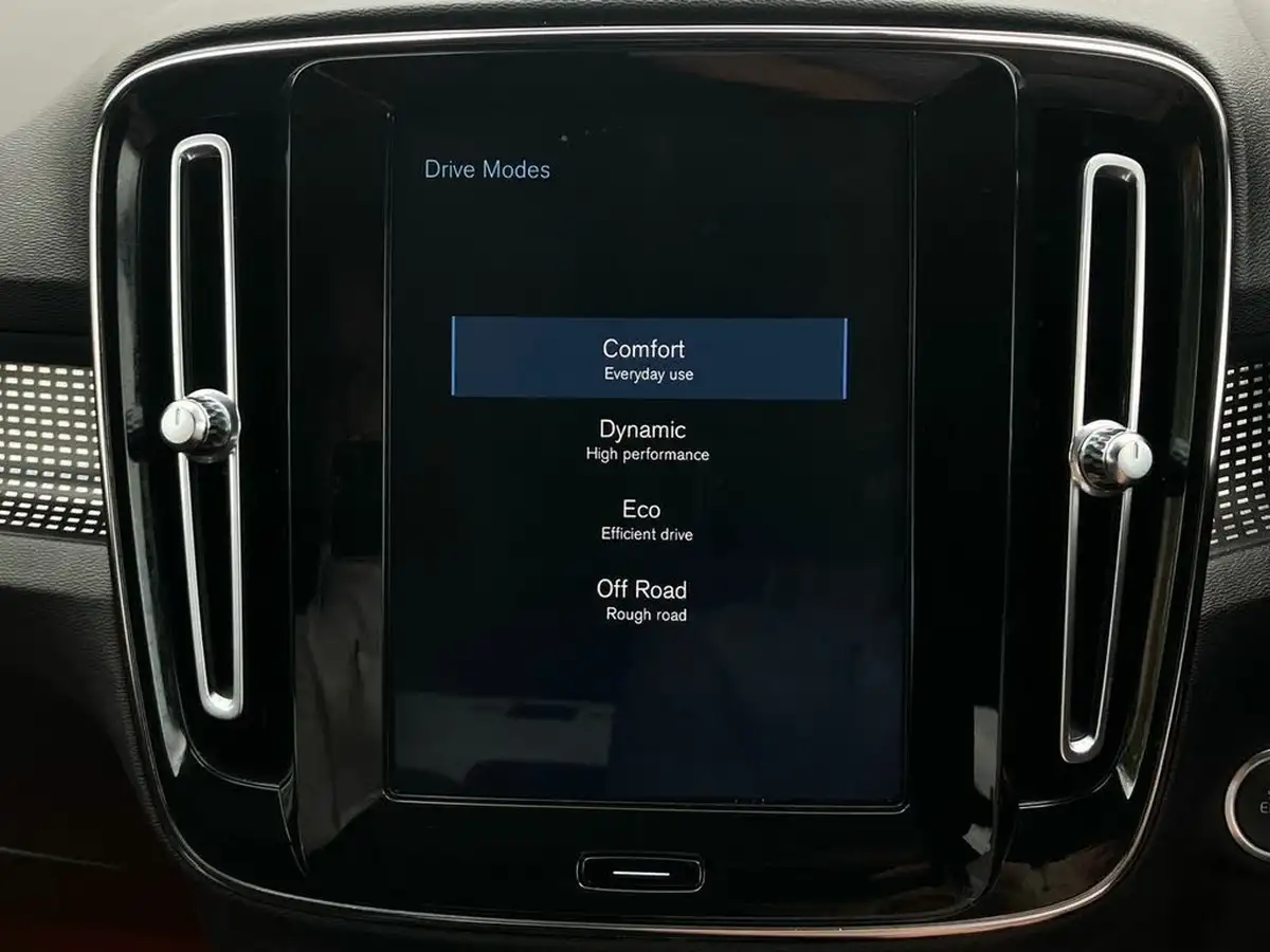2019-volvo-xc40-20-t4-r-design-pro-awd-big-39