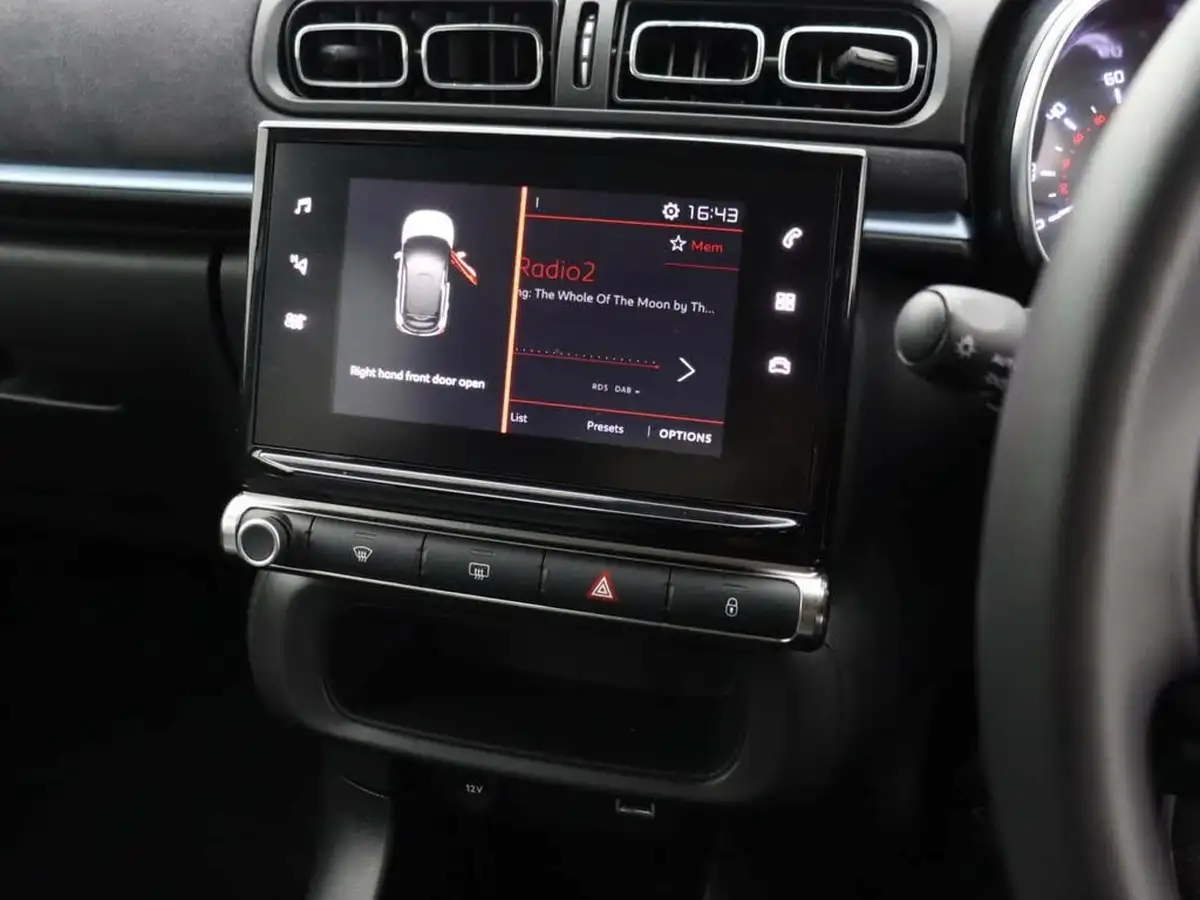 2023-citroen-c3-12-puretech-elle-83ps-ss-big-22