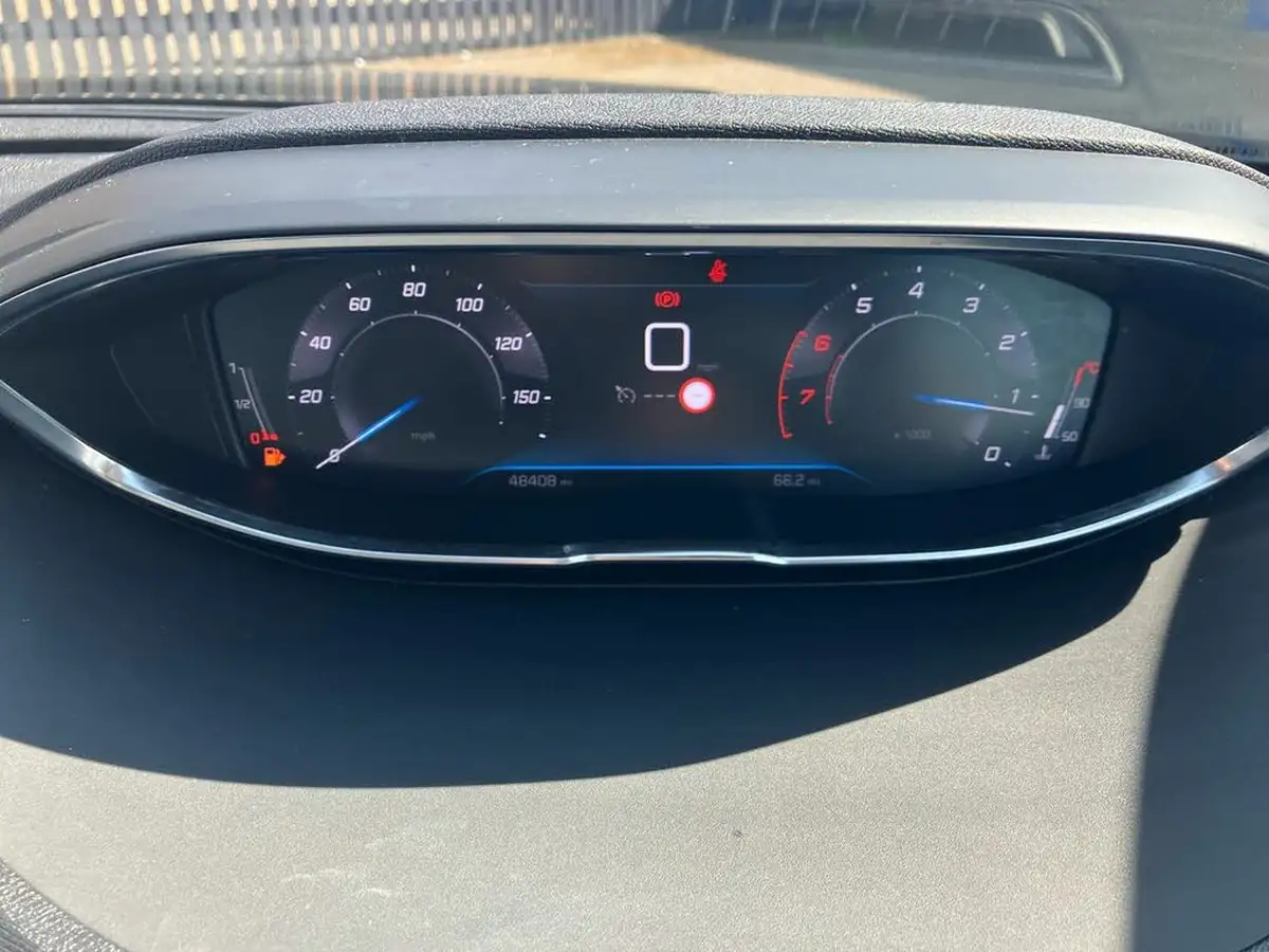 2021-peugeot-5008-suv-12-puretech-active-premium-big-13