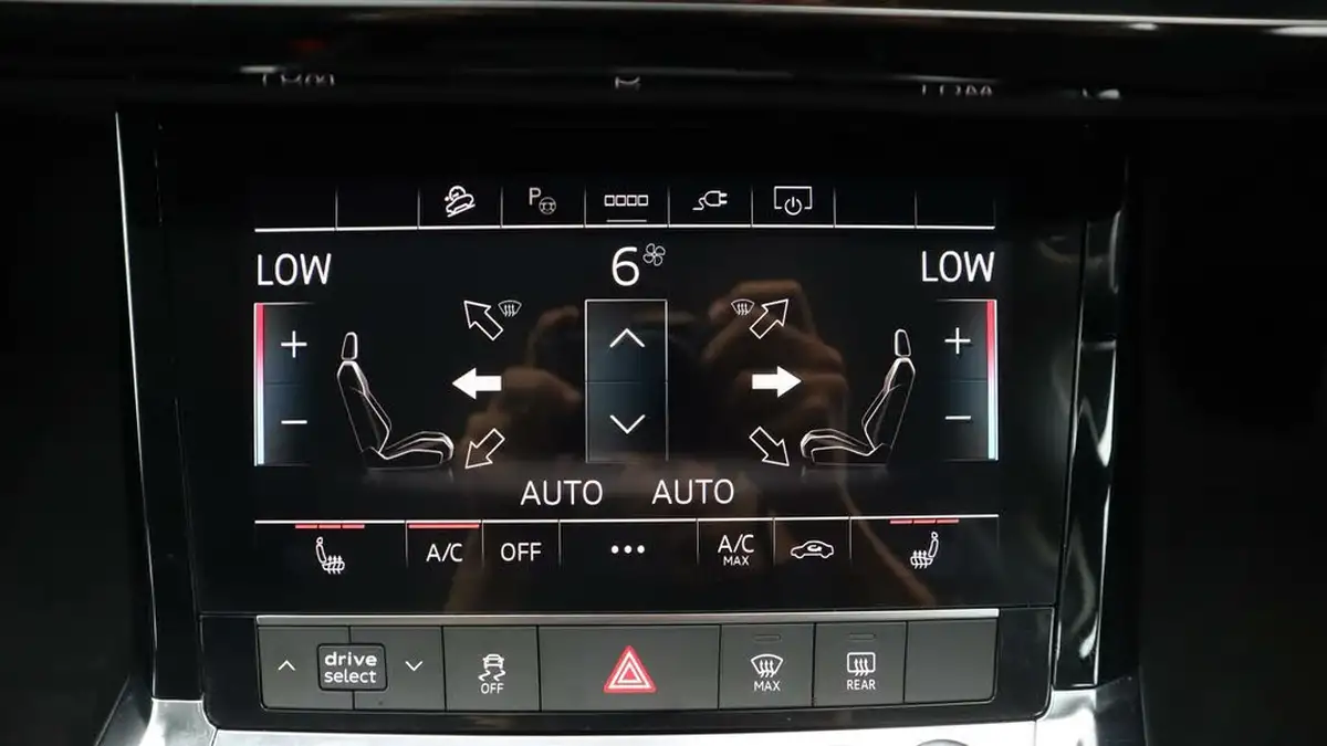 2021-audi-e-tron-50e-technik-station-wagon-big-12