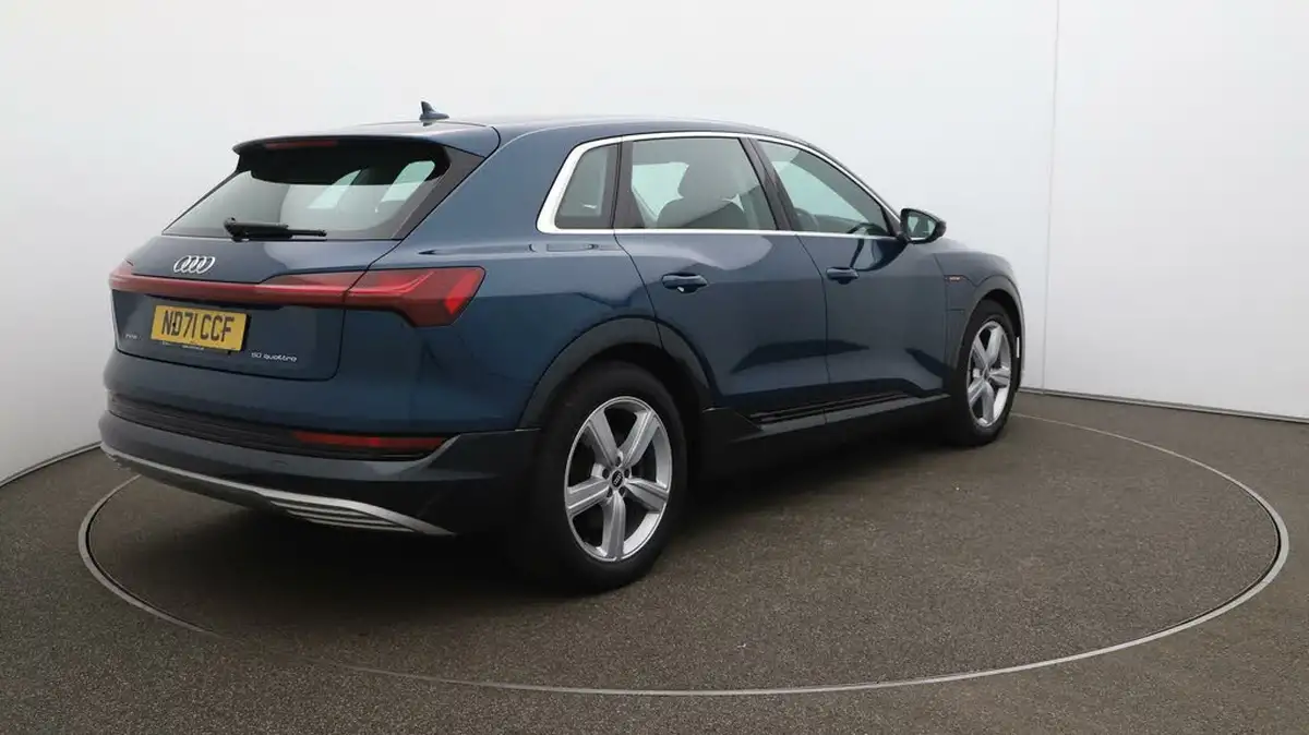 2021-audi-e-tron-50e-technik-station-wagon-big-35