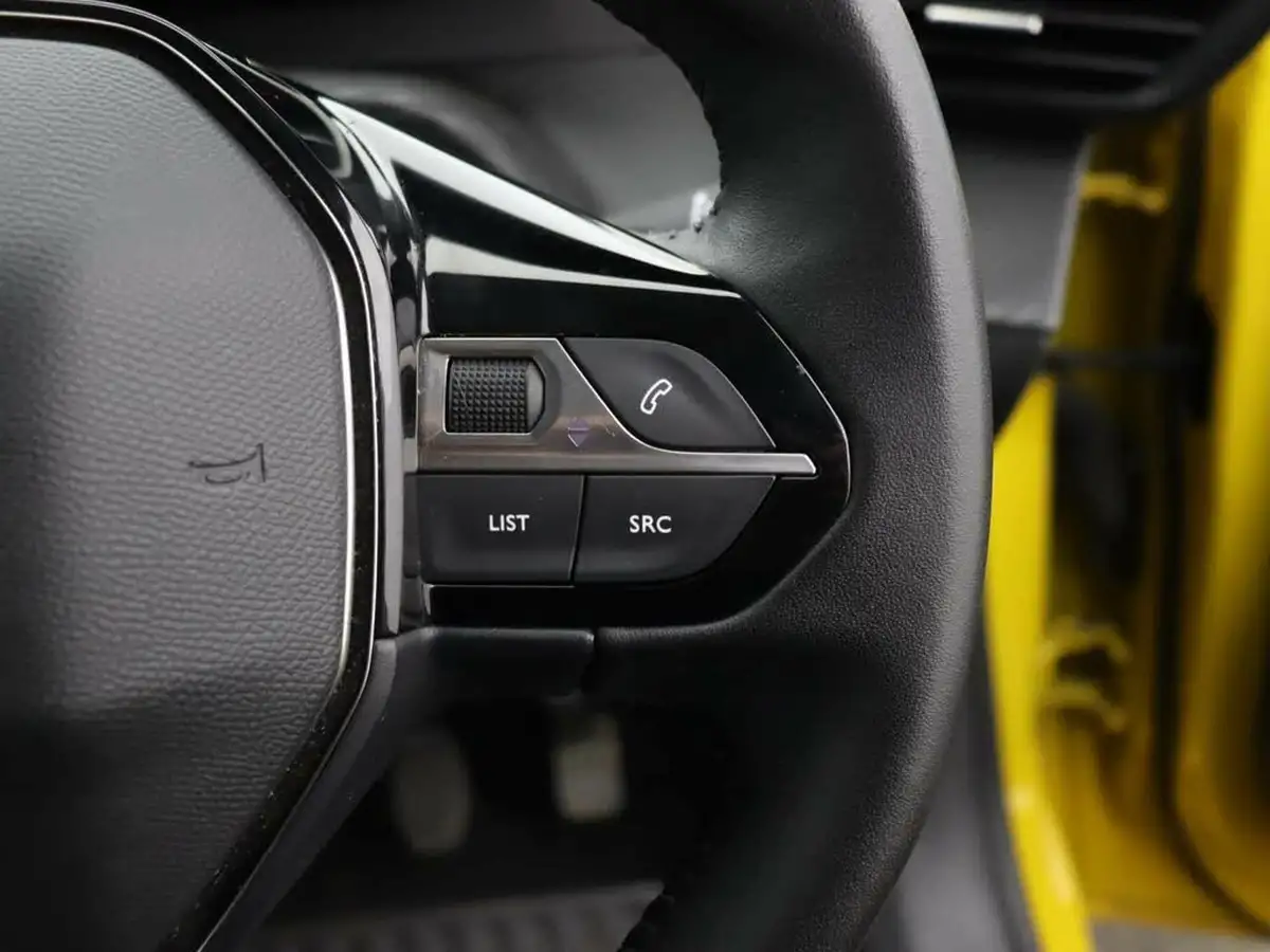 2021-peugeot-208-12-puretech-allure-premium-100bhp-big-24