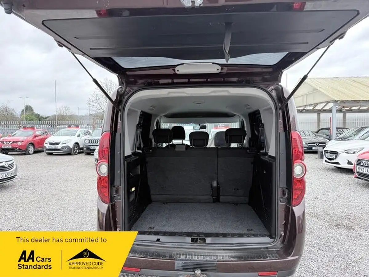 2011-fiat-doblo-14-dynamic-95bhp-big-0