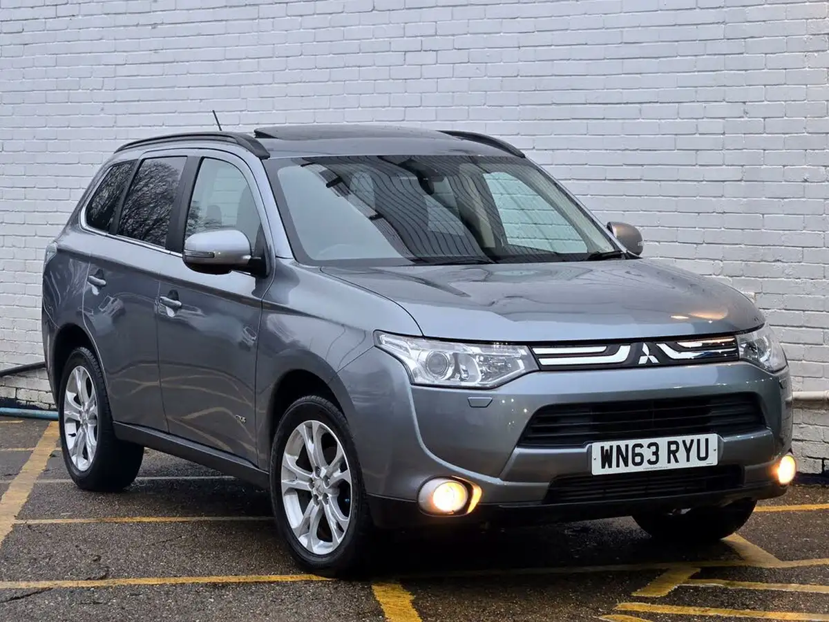 2013-mitsubishi-outlander-22di-d-gx4-big-15