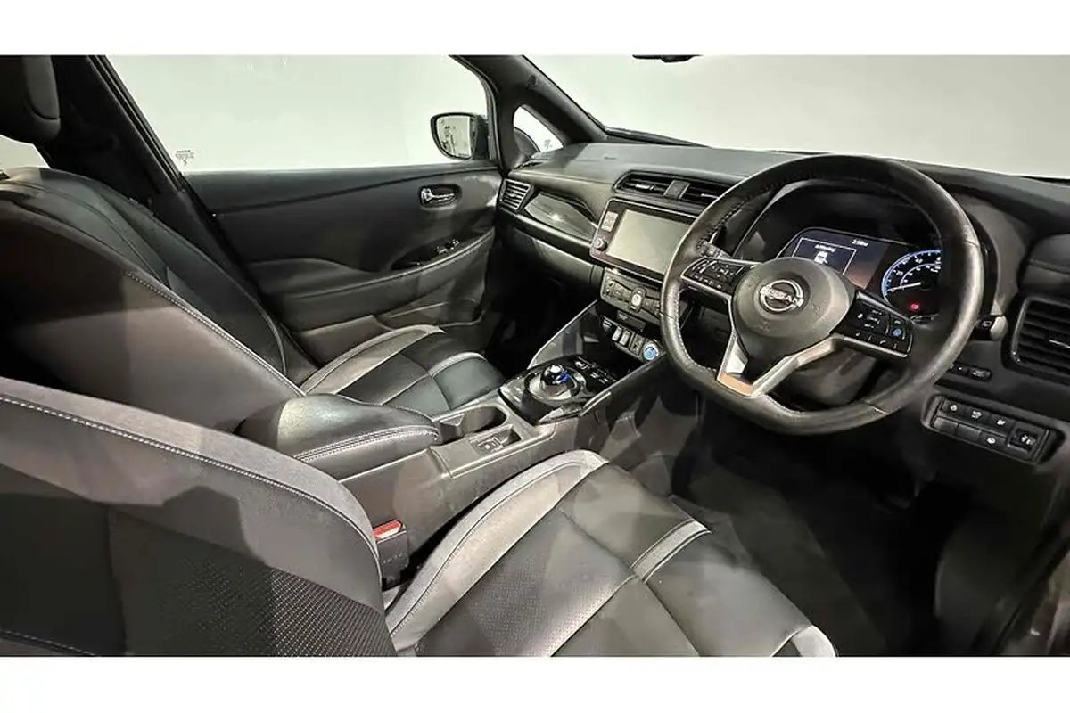 2024-nissan-leaf-e-tekna-39kwh-big-24