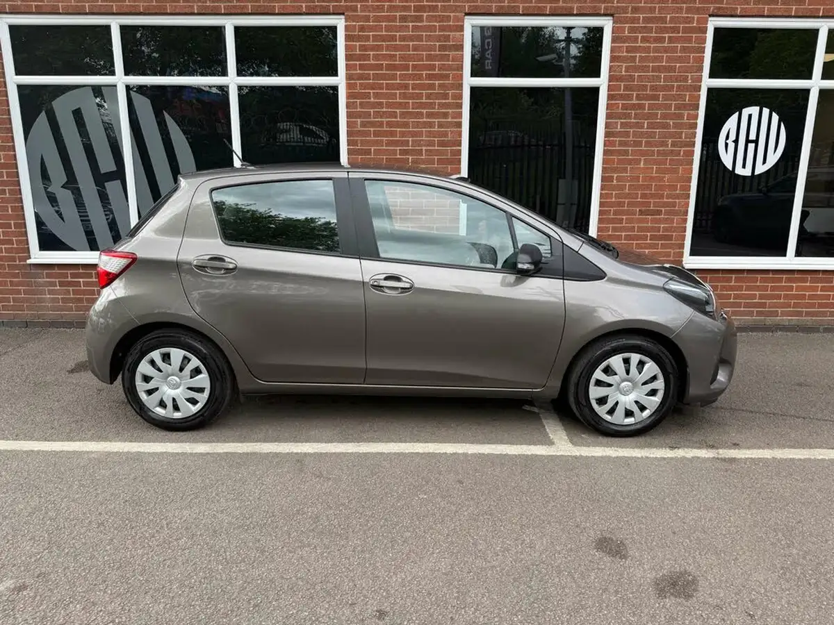 2018-toyota-yaris-10-vvt-i-active-71bhp-big-2