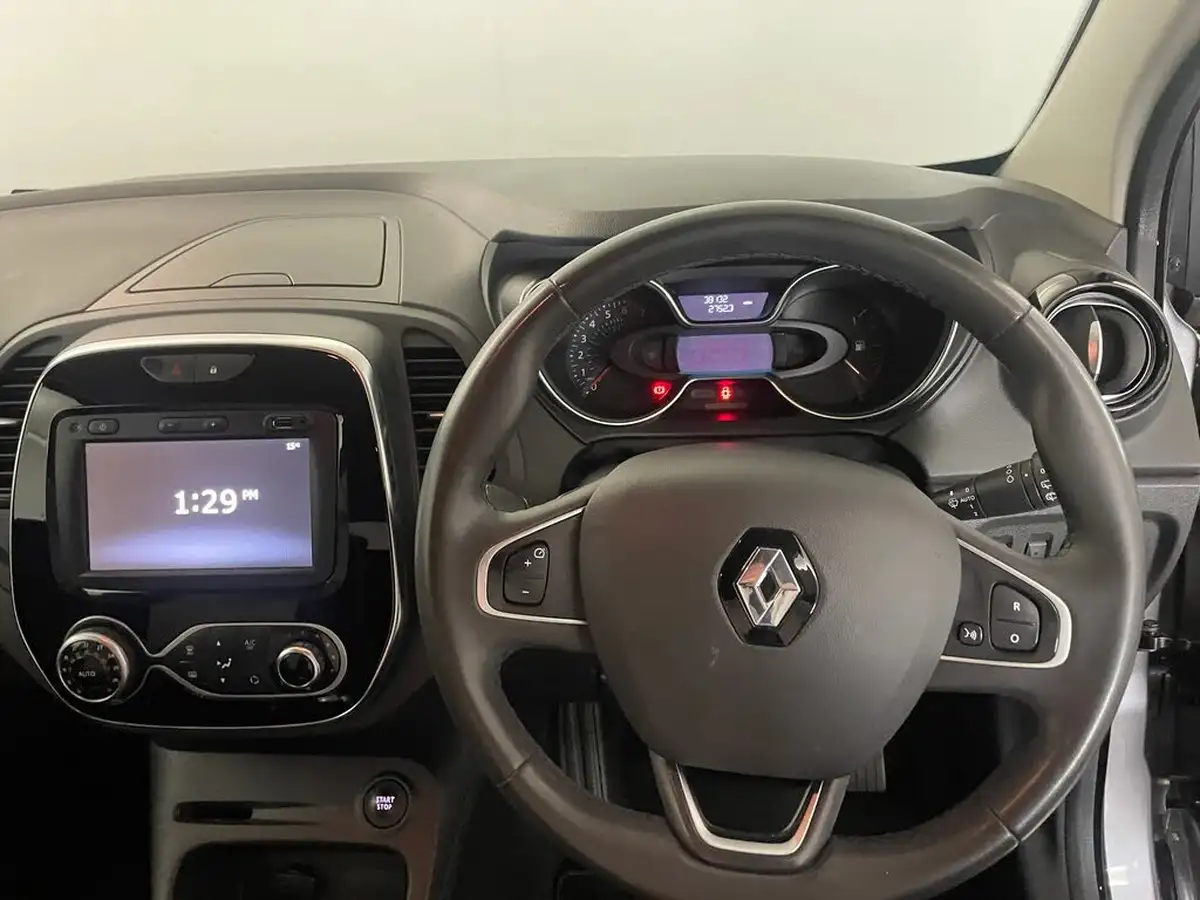 2019-renault-captur-09-tce-iconic-big-19