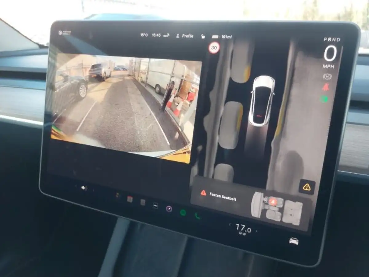 2023-tesla-model-y-e-rwd-big-9
