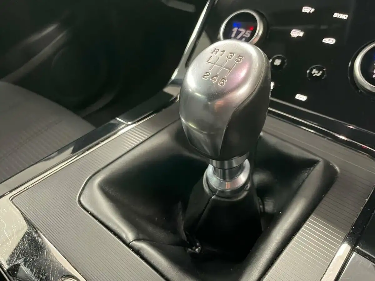2019-land-rover-range-rover-evoque-20-d150-r-dynamic-big-35