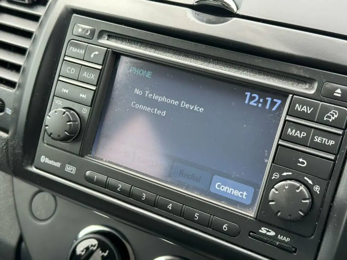 2011-nissan-note-14-n-tec-big-37