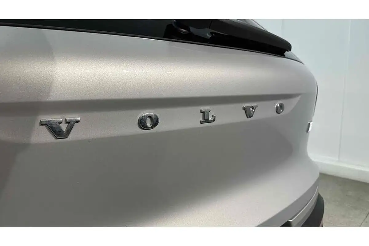 2023-volvo-xc40-e-twin-recharge-core-big-12