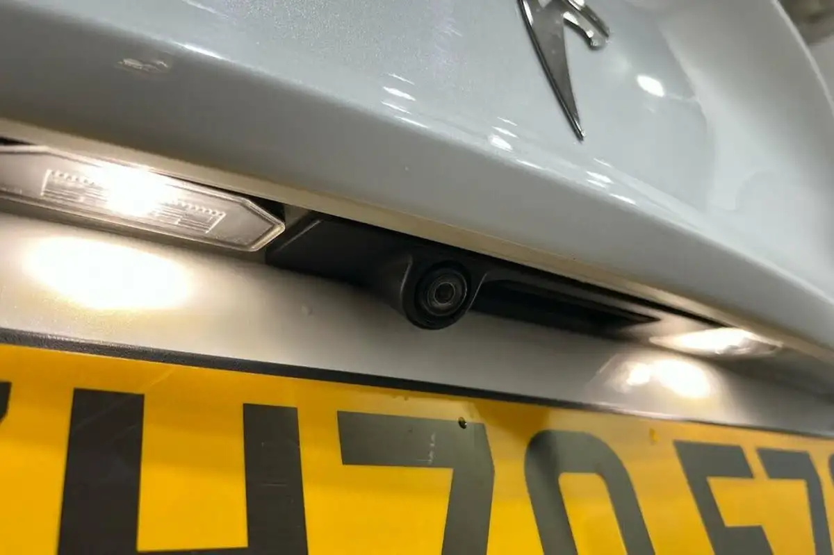 2020-tesla-model-3-e-long-range-big-15