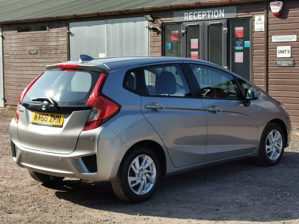 2016-honda-jazz-13-i-vtec-se-cvt-big-35