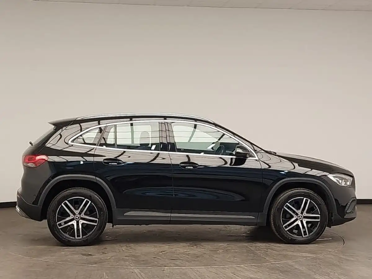 2021-mercedes-benz-gla-class-20d-gla-200d-sport-executive-big-2
