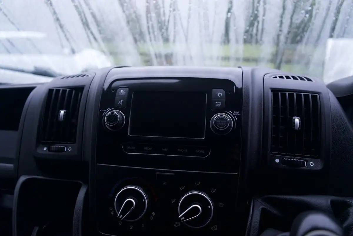 2019-peugeot-boxer-22-bluehdi-professional-335-l3-h2-panel-big-21