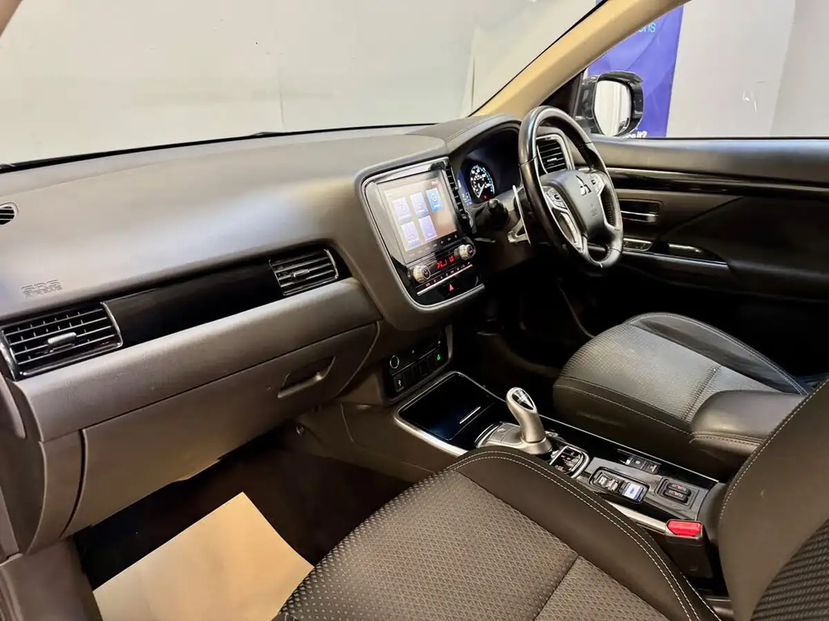2020-mitsubishi-outlander-24-reflex-plus-commercial-big-16