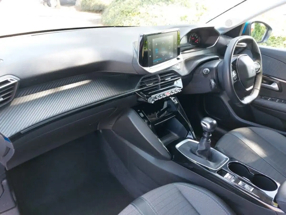 2021-peugeot-208-12-puretech-allure-100bhp-big-4