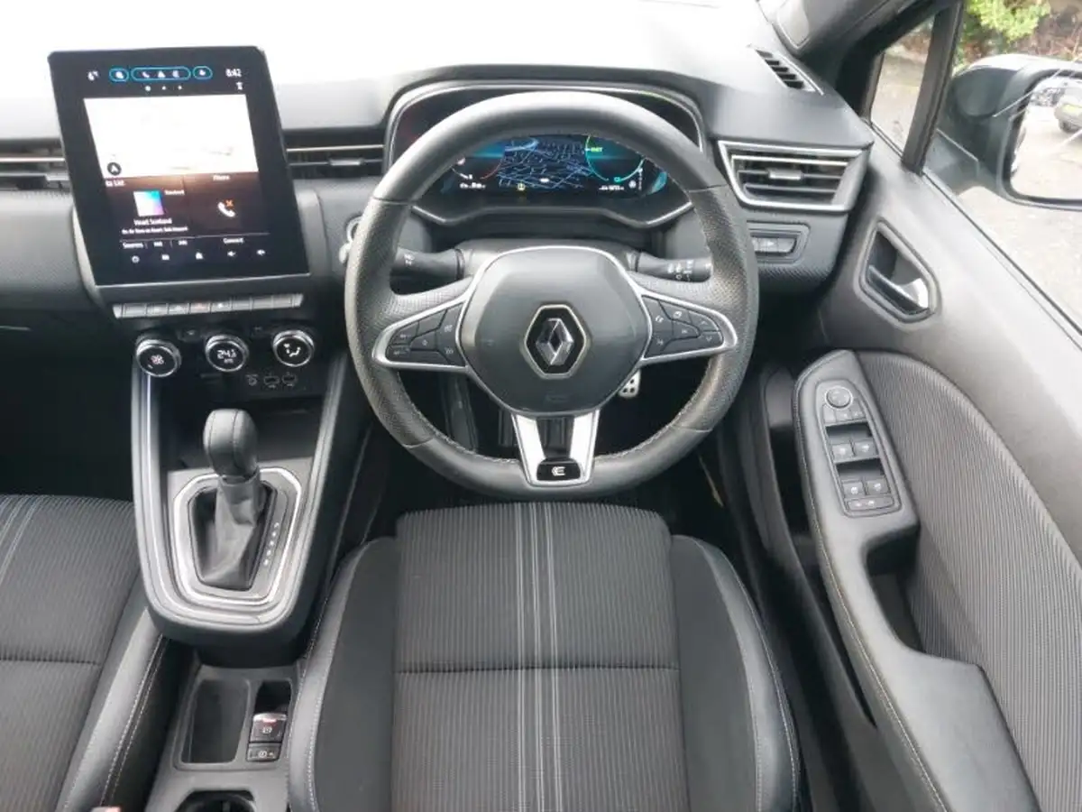 2023-renault-clio-16-engineered-big-6