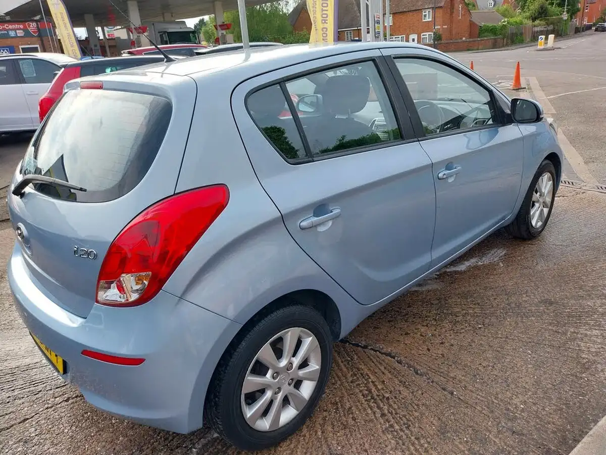 2013-hyundai-i20-12-active-5d-big-8