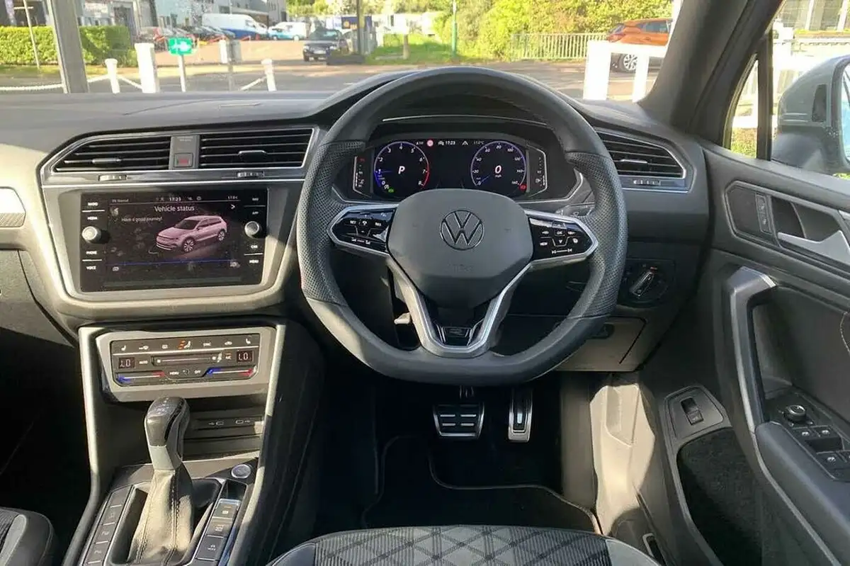 2022-volkswagen-tiguan-allspace-15-tsi-r-line-big-12