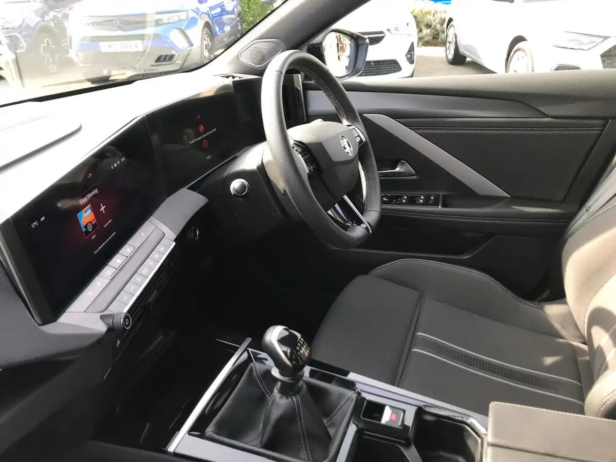 2024-vauxhall-astra-12-turbo-gs-130ps-sport-tourer-big-4