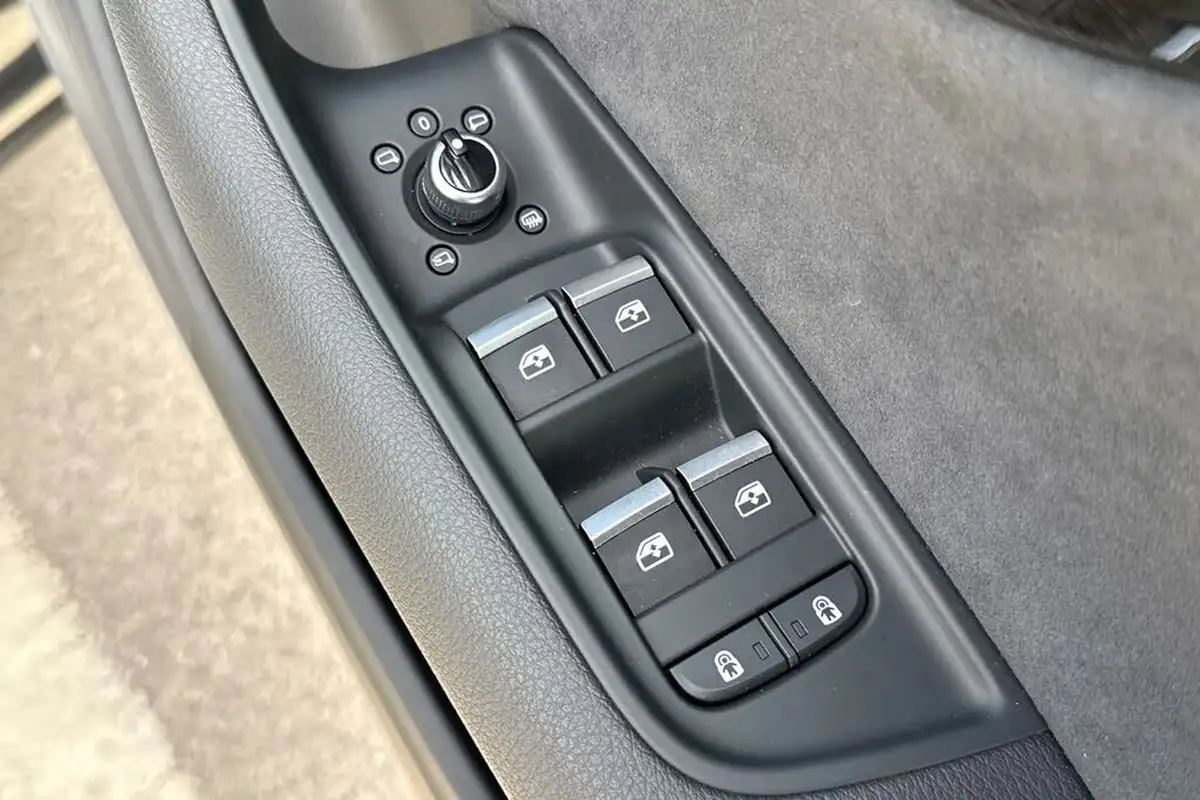 2025-audi-q7-30-50-tdi-black-edition-big-30