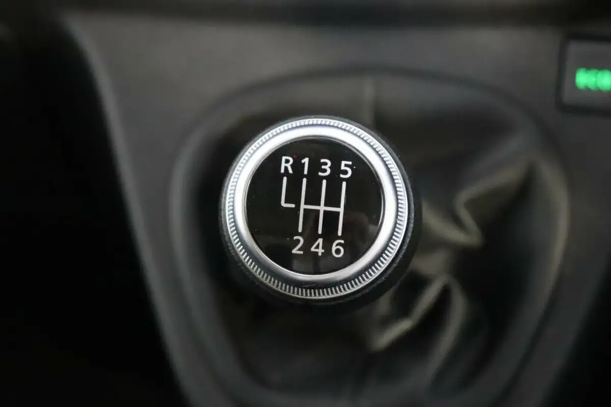 2021-renault-trafic-20dci-ll30-energy-145-business-panel-big-17
