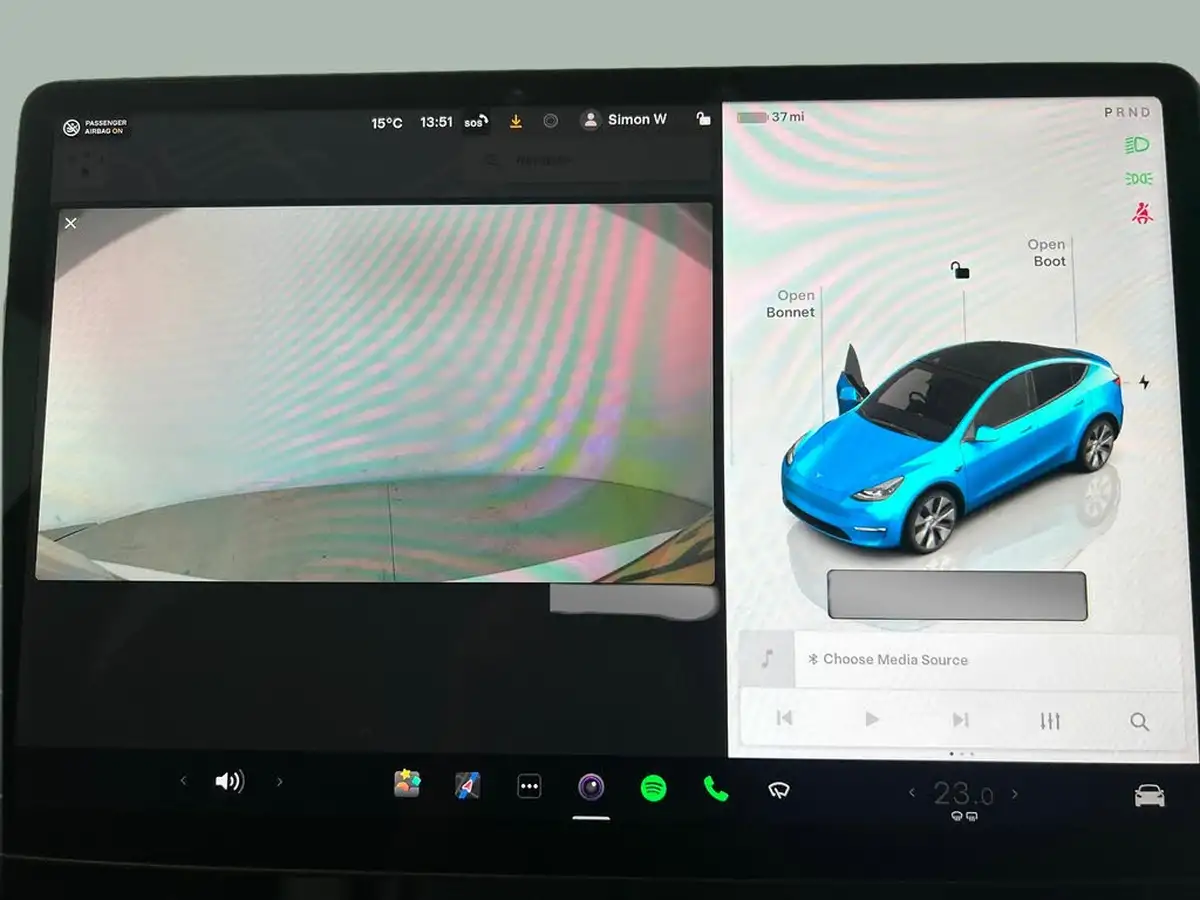 2022-tesla-model-y-e-long-range-big-16